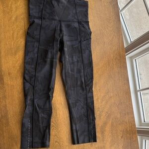 lululemon athletica Black Camo CROPPED Leggings